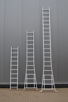 ELUV Enkele ladder met uitgebogen voet